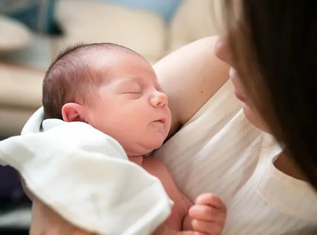 Comment Favoriser le Lien Parent-Bébé : 10 Astuces Pratiques