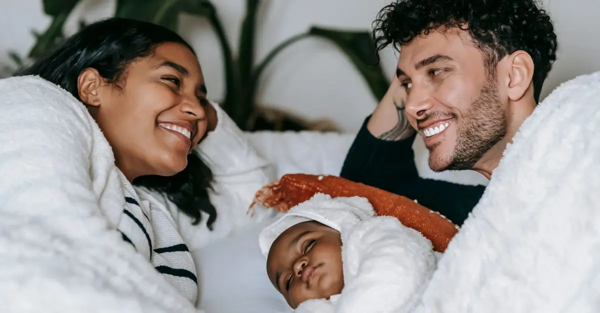 Comment Favoriser le Lien Parent-Enfant dès la Naissance