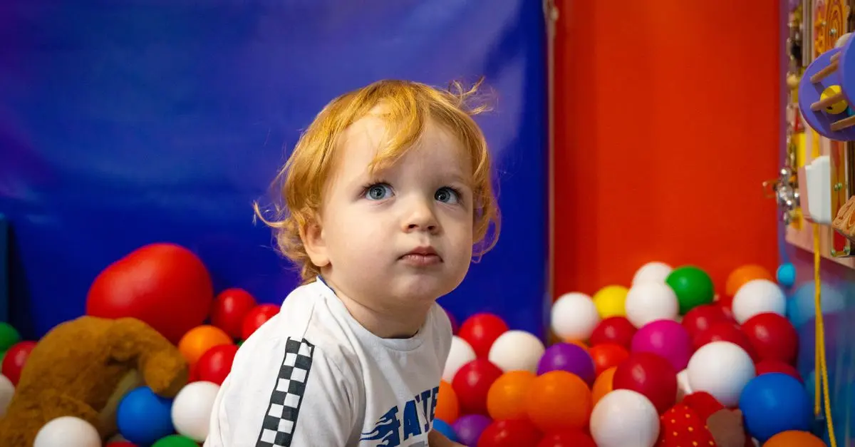 10 Activités Ludiques pour Apprendre en S'Amusant avec Bébé