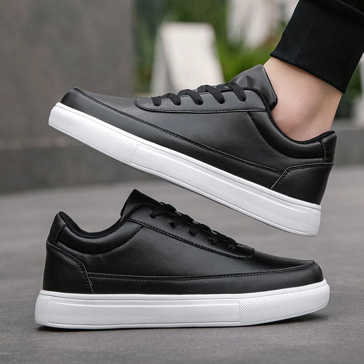 Chaussures de sport décontractées noires pour hommes avec lien avant, baskets légères et confortables résistantes à l\"eau pour le travail et