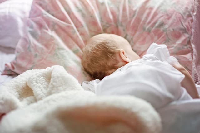 10 Astuces Pour Apaise les Pleurs de Bébé