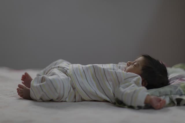 Comment Établir une Routine de Sommeil pour Bébé : Guide Pratique