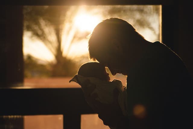Les Signes de Développement Normal chez Bébé : Ce Qu'il Faut Savoir