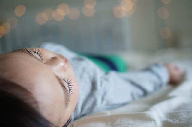 10 Astuces pour Établir une Routine de Sommeil pour Bébé