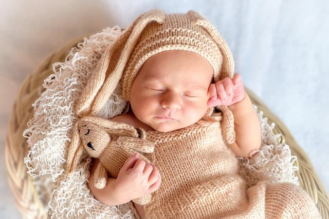 Comment Établir une Routine Sereine pour les Premiers Mois de Bébé