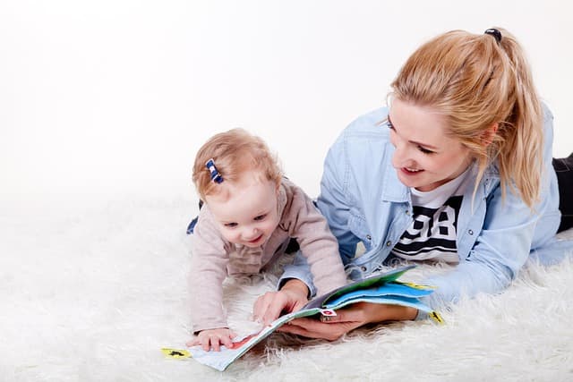 Comment Évaluer le Développement de Bébé : Guide Pratique